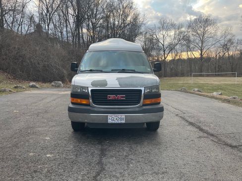 Used 2011 GMC Savana 2500 LT w/ LT Preferred Equipment Group image 13