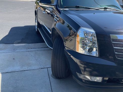 Used 2013 Cadillac Escalade EXT Luxury image 1