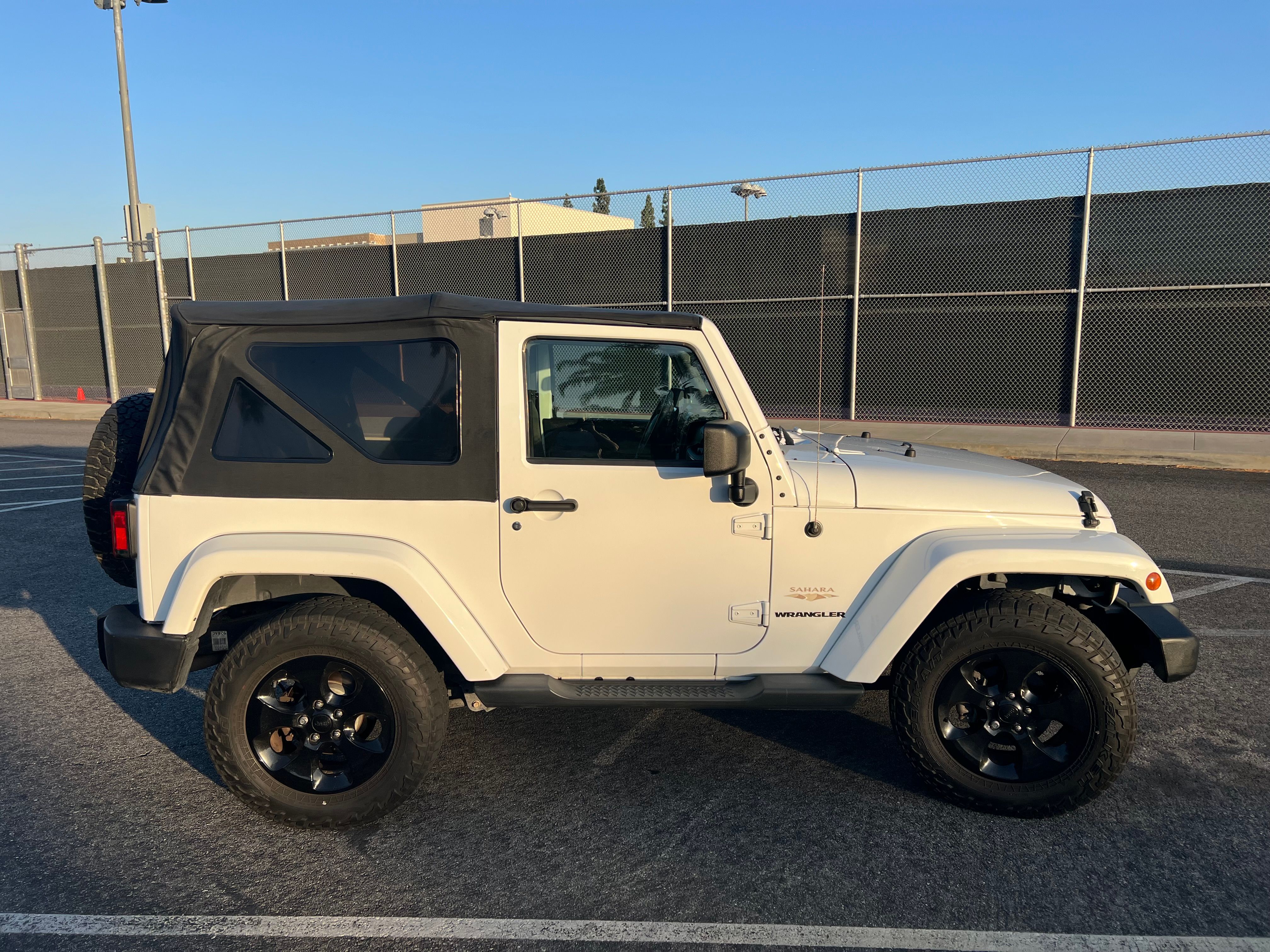 Used 2014 Jeep Wrangler Sahara w/ Connectivity Group AWD/4WD image 8
