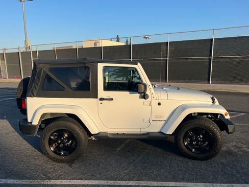 Used 2014 Jeep Wrangler Sahara w/ Connectivity Group AWD/4WD image 8