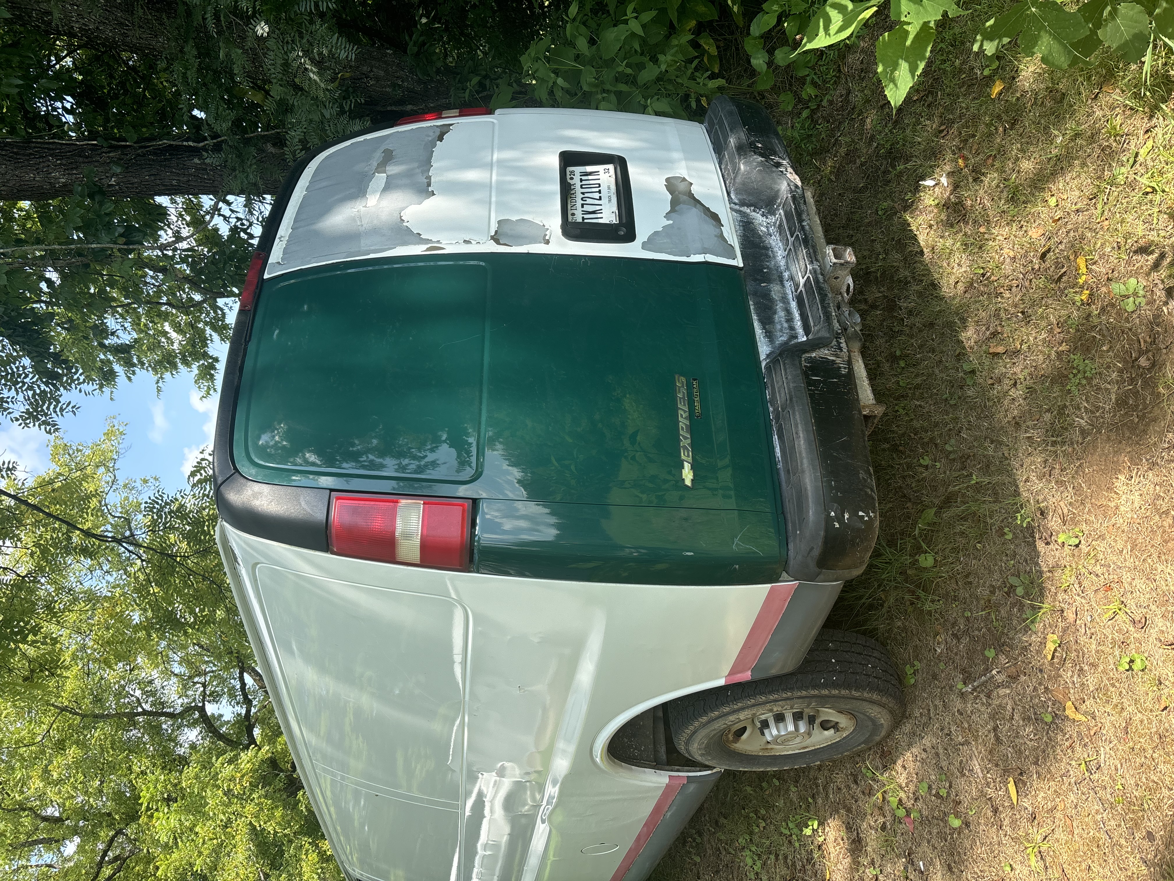 Used 2010 Chevrolet Express 3500 Extended RWD image 10