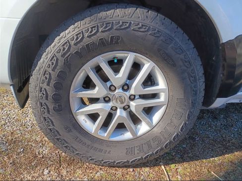 Used 2016 Nissan Frontier SV image 11