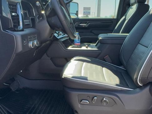 Used 2026 GMC Sierra 2500 AT4X image 6