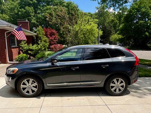 Used 2016 Volvo XC60 T6 w/ Climate Package AWD/4WD image 5