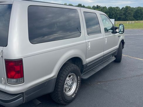 Used 2002 Ford Excursion XLT RWD image 5