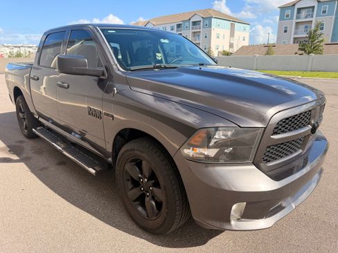 Used 2017 RAM 1500 Express w/ Express Value Package RWD image 4
