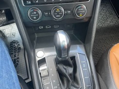 Used 2018 Volkswagen Tiguan SEL image 10