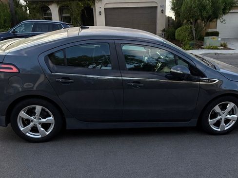 Used 2013 Chevrolet Volt Premium w/ Premium Trim Package FWD image 2