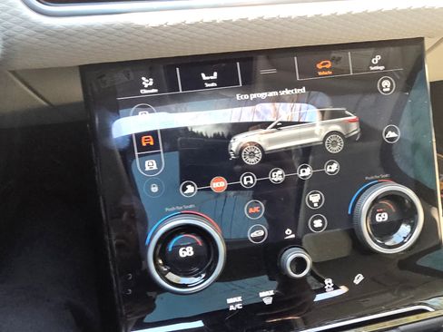 Used 2018 Land Rover Range Rover Velar S image 12