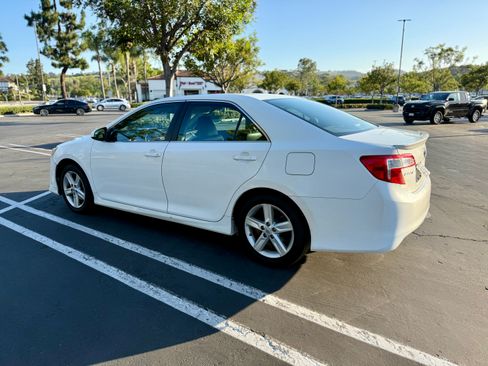 Used 2012 Toyota Camry SE image 2