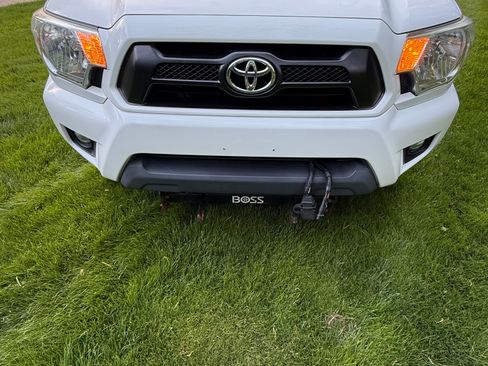 Used 2015 Toyota Tacoma 4x4 Double Cab w/ TRD Sport Package image 5