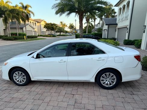 Used 2012 Toyota Camry LE FWD image 6
