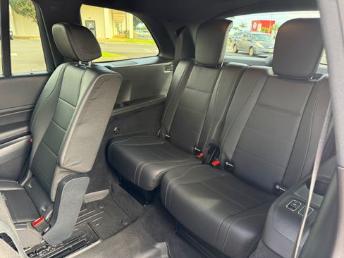 Used 2024 Mercedes-Benz GLS 450 4MATIC image 11