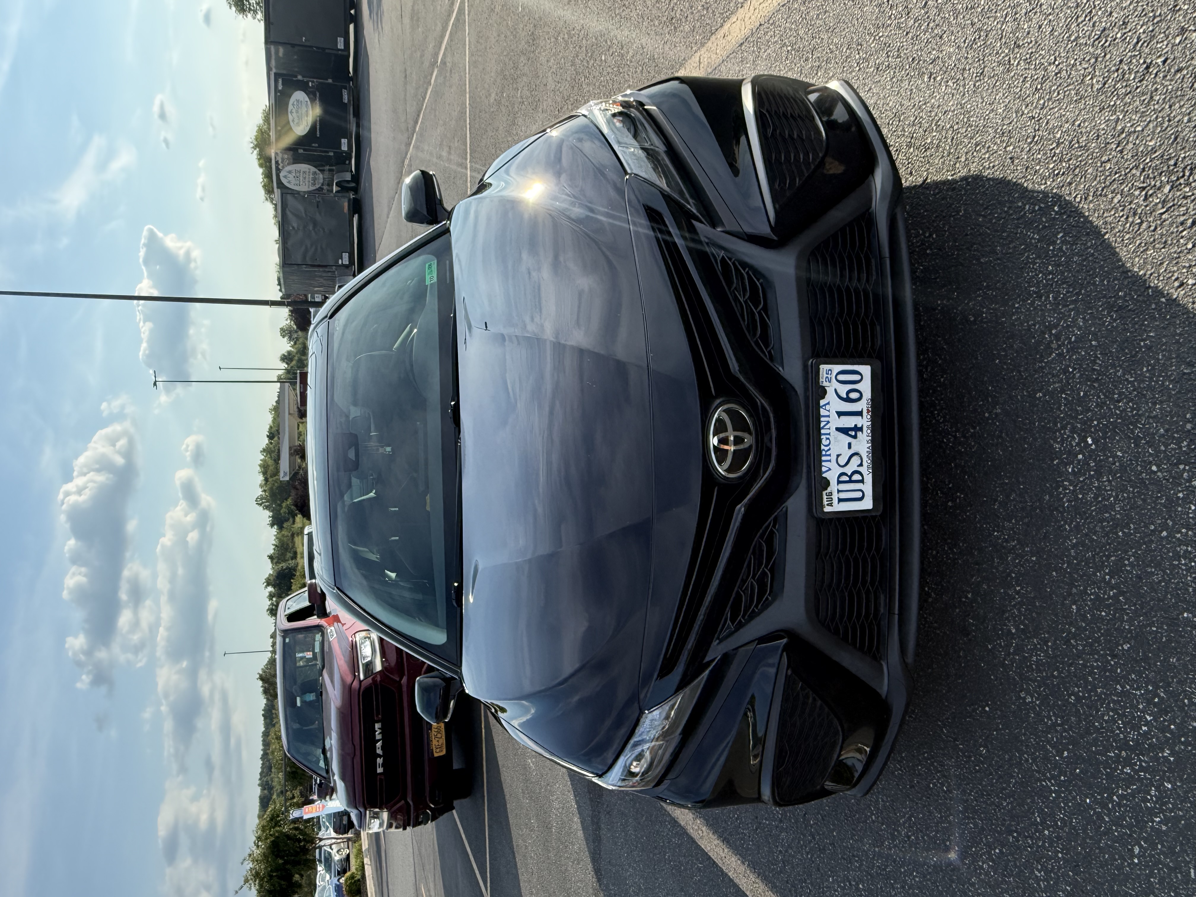 Used 2021 Toyota Camry SE w/ Cold Weather Package FWD image 4