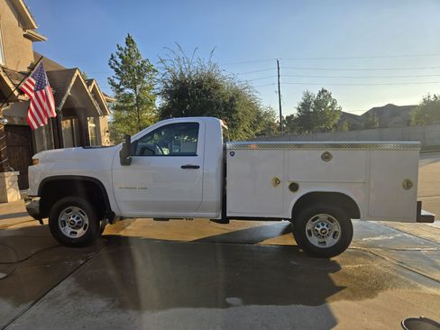 Used 2024 Chevrolet Silverado 2500 W/T image 1