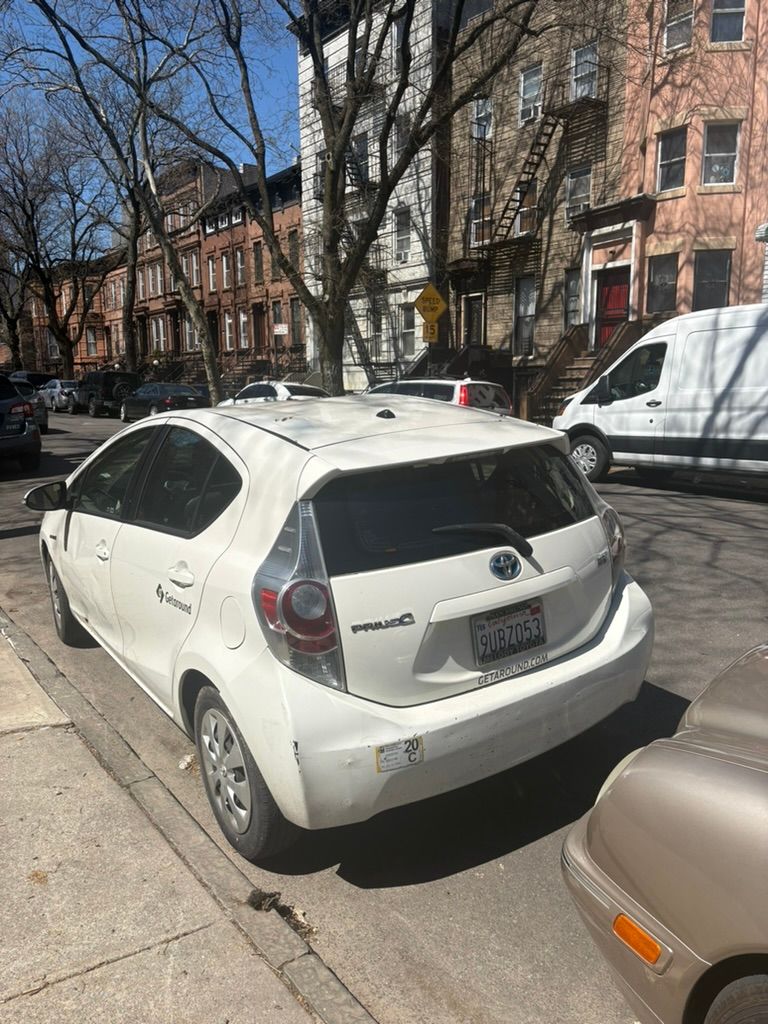 Used 2014 Toyota Prius C Two FWD image 4