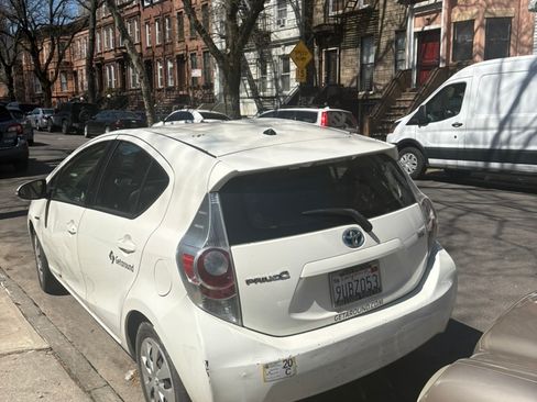 Used 2014 Toyota Prius C Two image 4