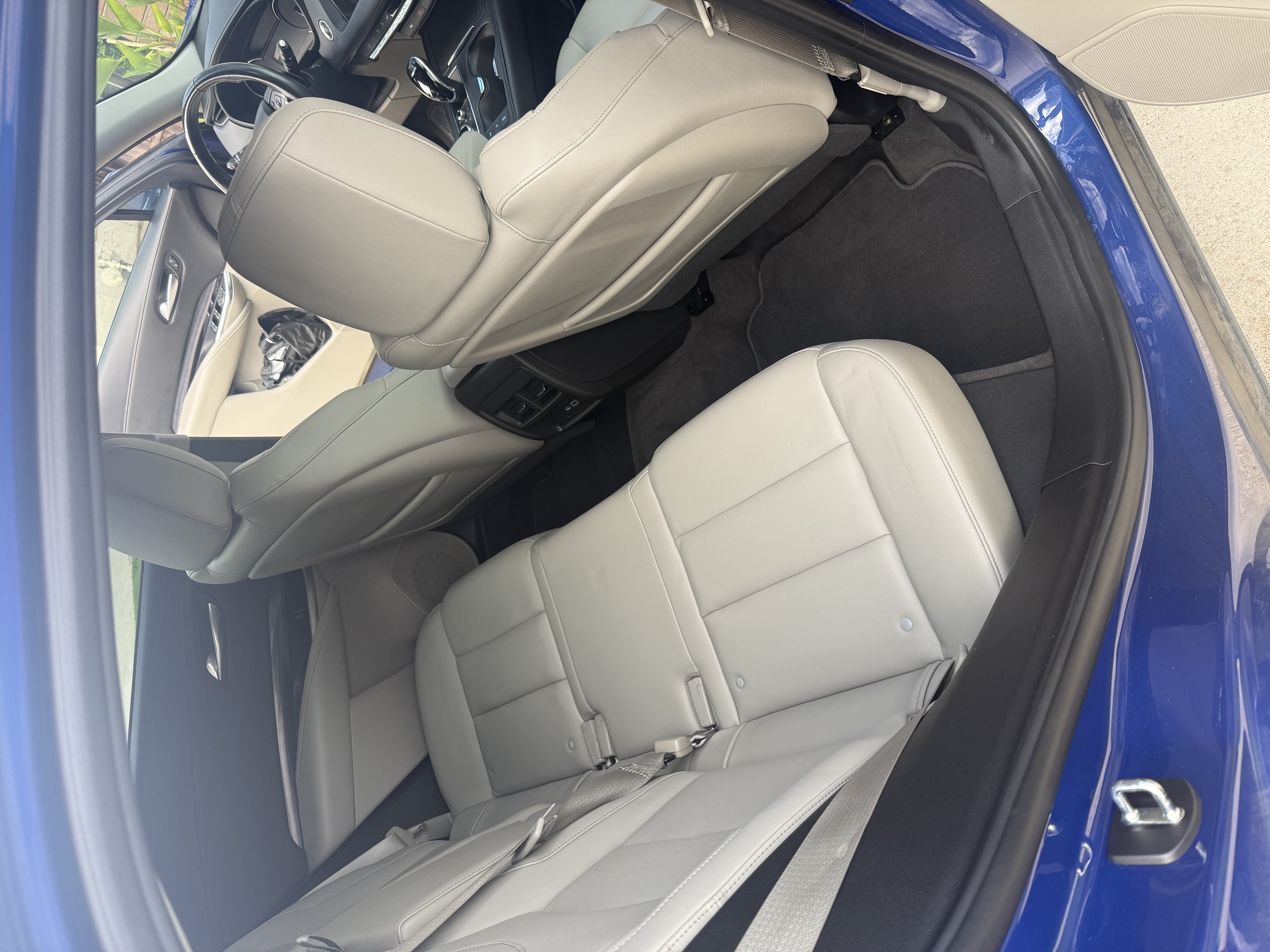 Used 2022 Cadillac XT4 Luxury w/ Driver Awareness Package FWD image 15