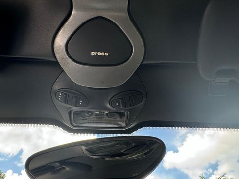 Used 2005 Porsche Boxster S image 11