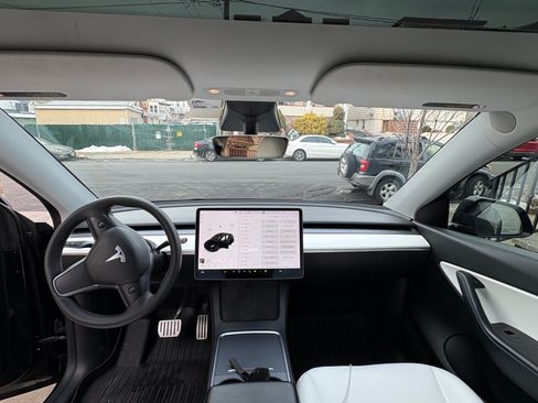 Used 2022 Tesla Model Y Performance image 32