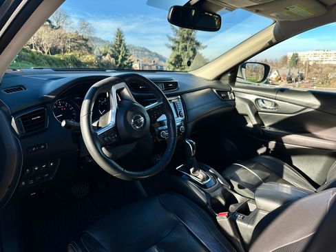 Used 2019 Nissan Rogue SL w/ Premium Package image 8