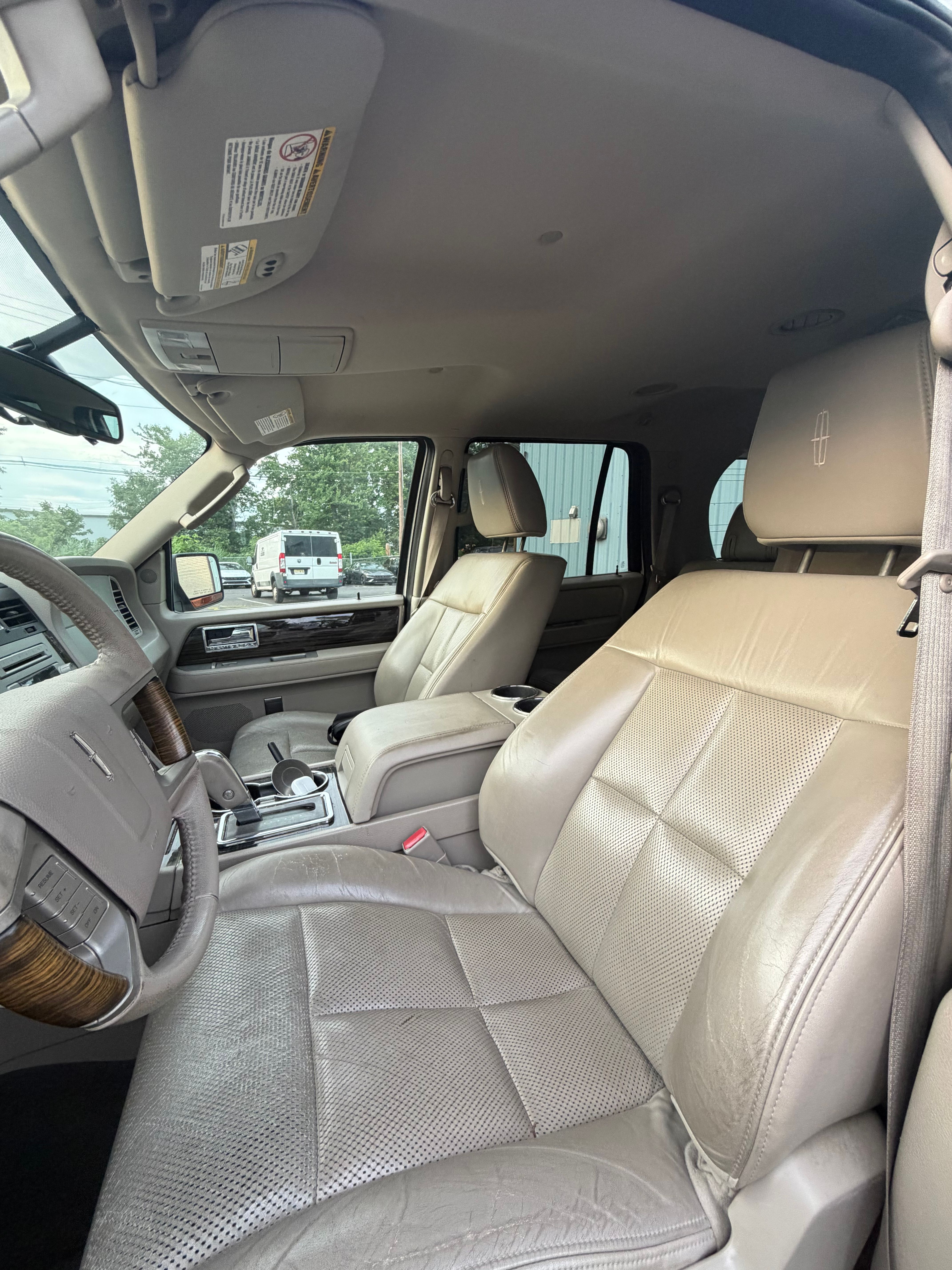 Used 2010 Lincoln Navigator 4WD image 16