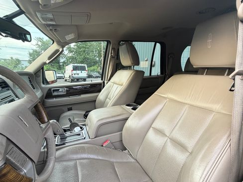 Used 2010 Lincoln Navigator 4WD image 16