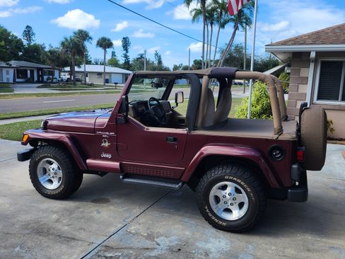 Used 2001 Jeep Wrangler Sahara image 2