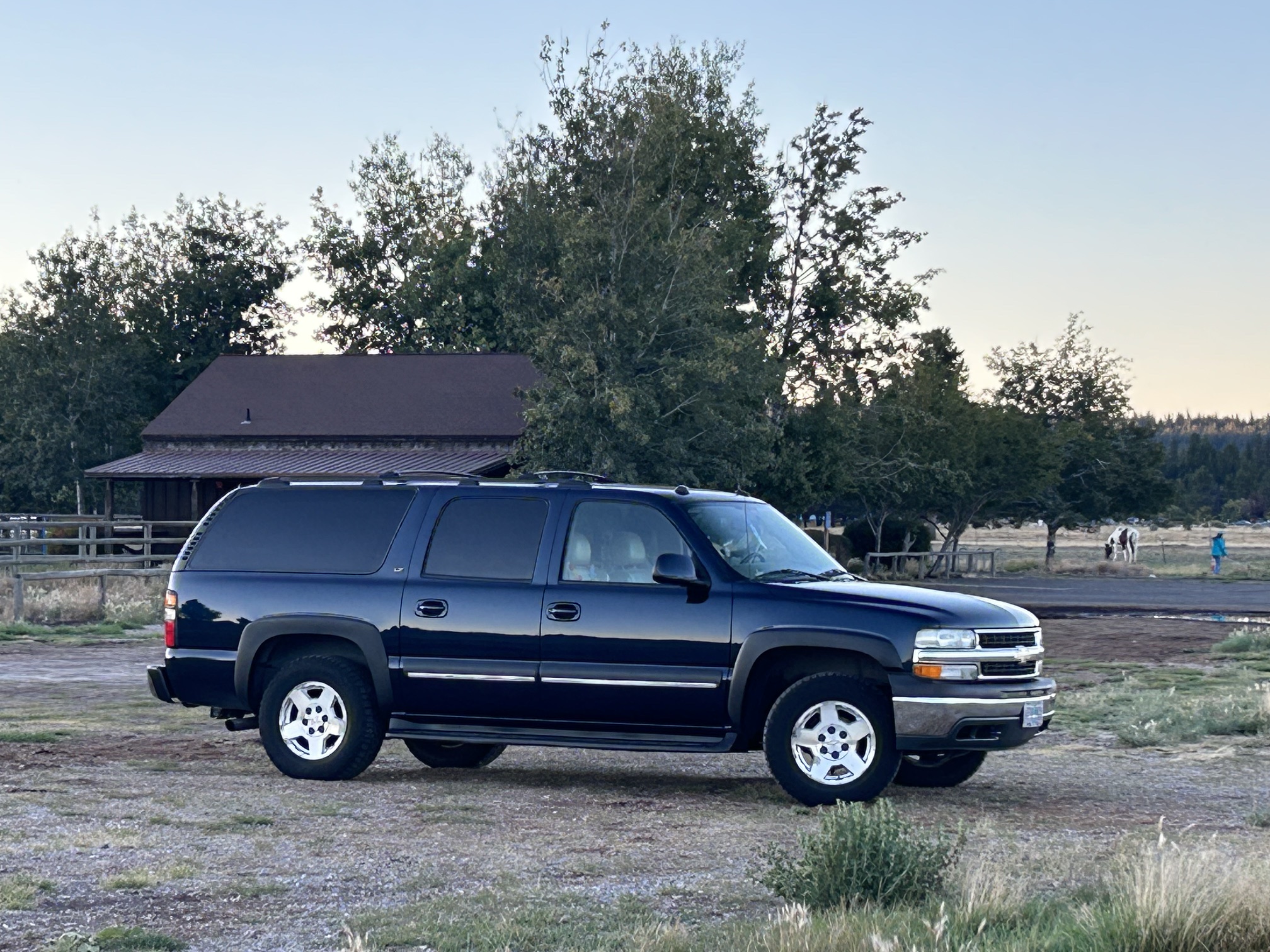 Used 2004 Chevrolet Suburban LT w/ Preferred Equipment Group AWD/4WD image 4