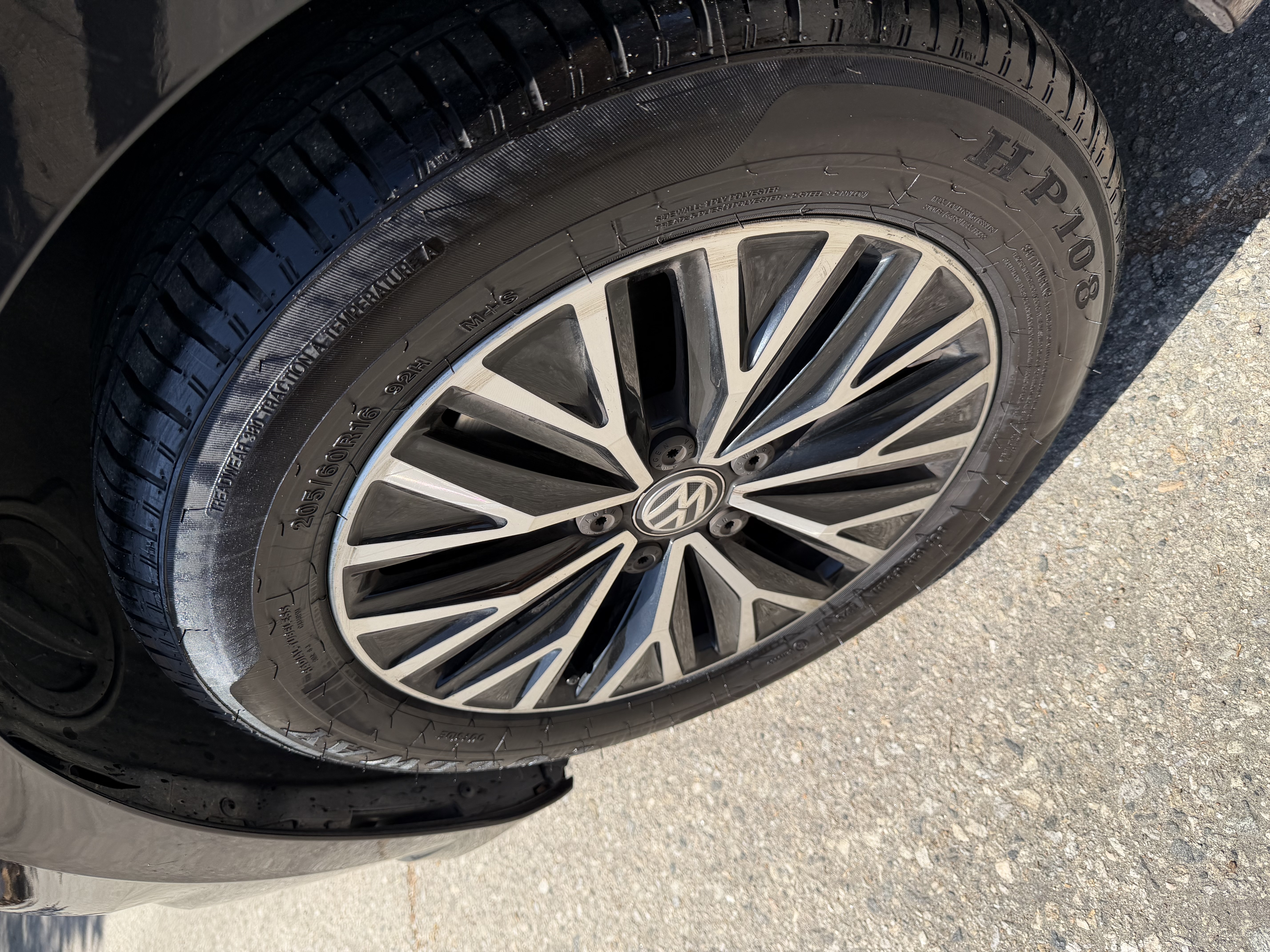 Used 2019 Volkswagen Jetta SE w/ Cold Weather Package FWD image 29