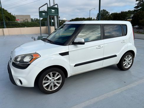 Used 2012 Kia Soul + w/ Audio Pkg FWD image 1