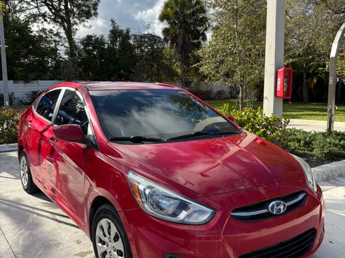 Used 2015 Hyundai Accent GLS image 1