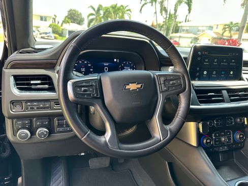 Used 2022 Chevrolet Suburban LT w/ LT Signature Package AWD/4WD image 11