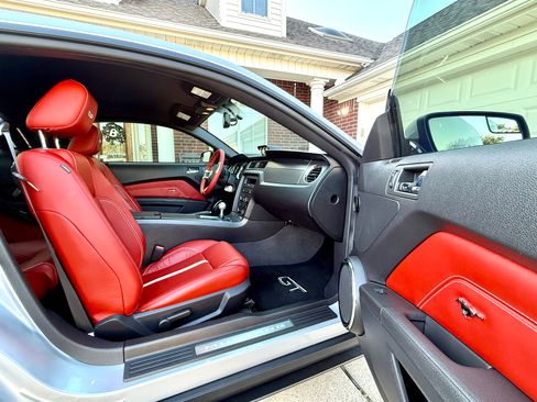 Used 2012 Ford Mustang GT Premium w/ Brembo Brake Pkg image 19