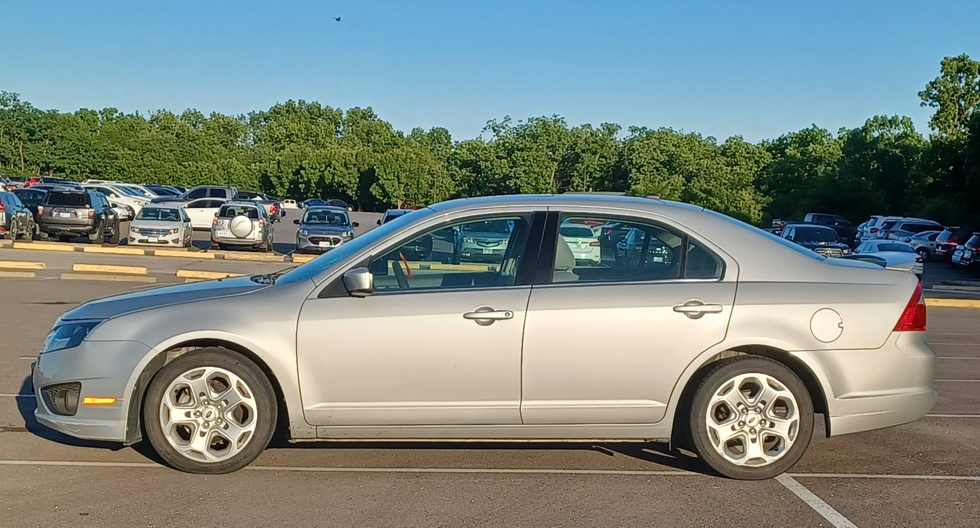 Used 2010 Ford Fusion SE FWD image 1
