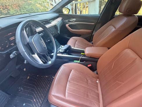 Used 2021 Audi e-tron Premium w/ Convenience Plus Package AWD/4WD image 2