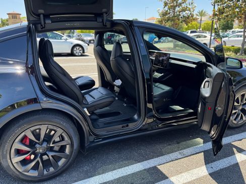 Used 2023 Tesla Model X Plaid image 17