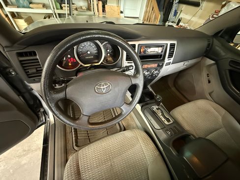 Used 2006 Toyota 4Runner SR5 AWD/4WD image 23