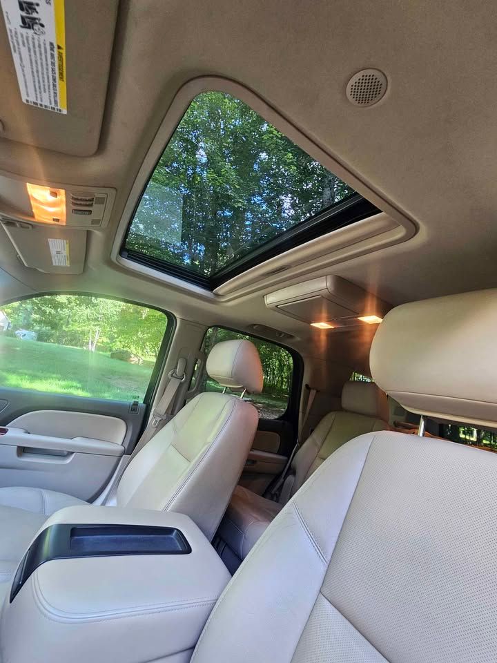 Used 2014 Chevrolet Tahoe LTZ AWD/4WD image 12