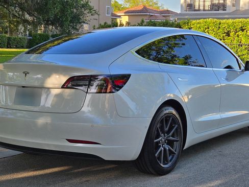 Used 2019 Tesla Model 3 Standard Range Plus image 4