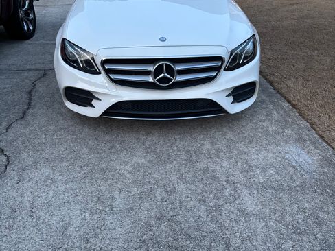 Used 2017 Mercedes-Benz E 300 4MATIC image 4
