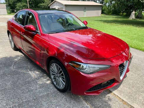 Used 2018 Alfa Romeo Giulia Ti w/ Quick Order Package 22X Lusso image 5