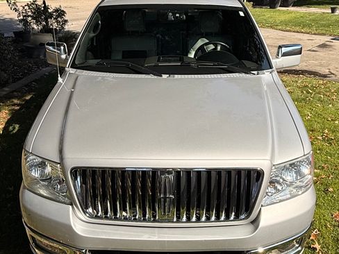 Used 2006 Lincoln Mark LT 4x4 image 28