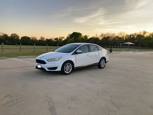 Used 2015 Ford Focus SE FWD image 9