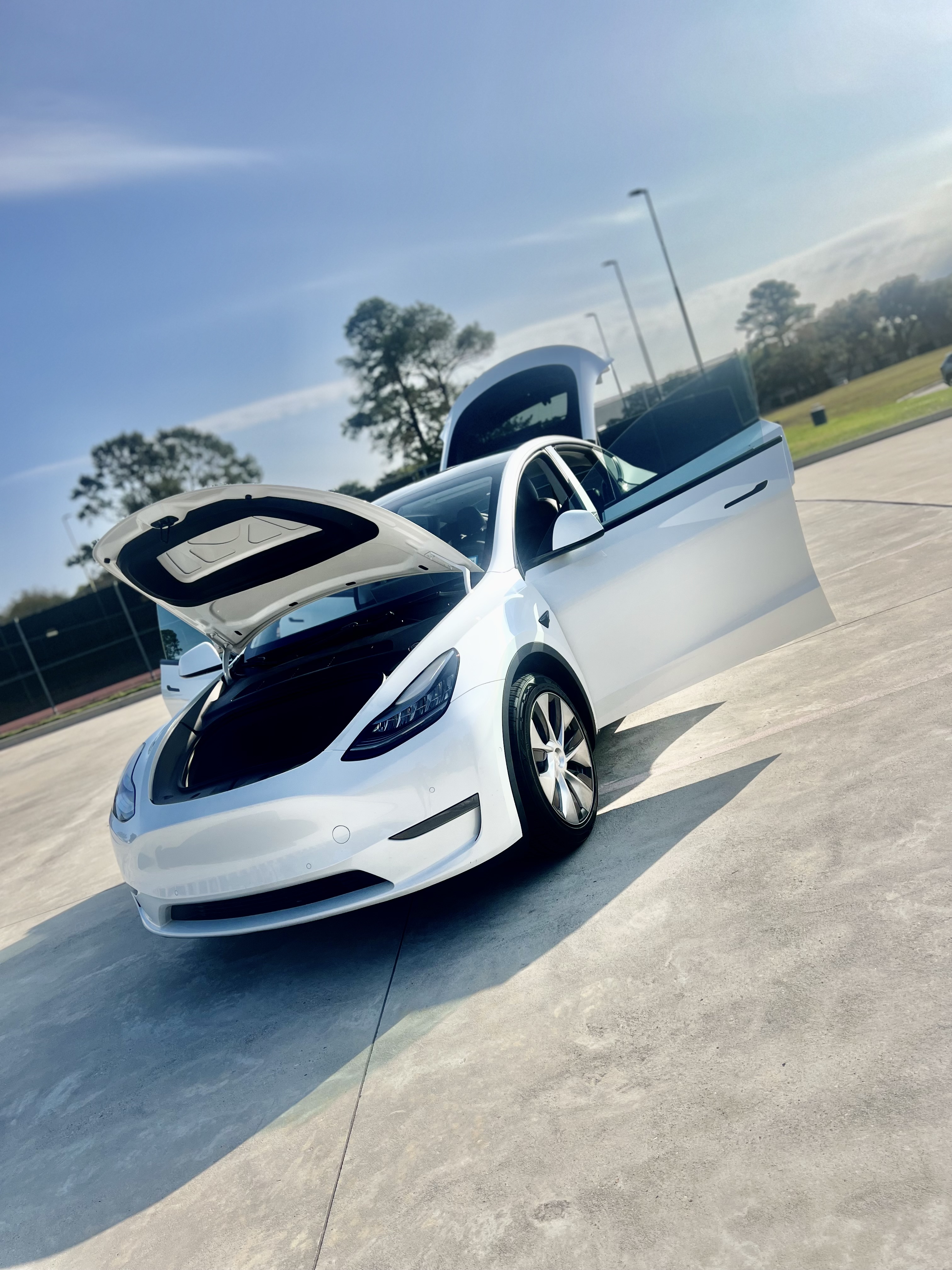 Used 2021 Tesla Model Y Long Range AWD/4WD image 1