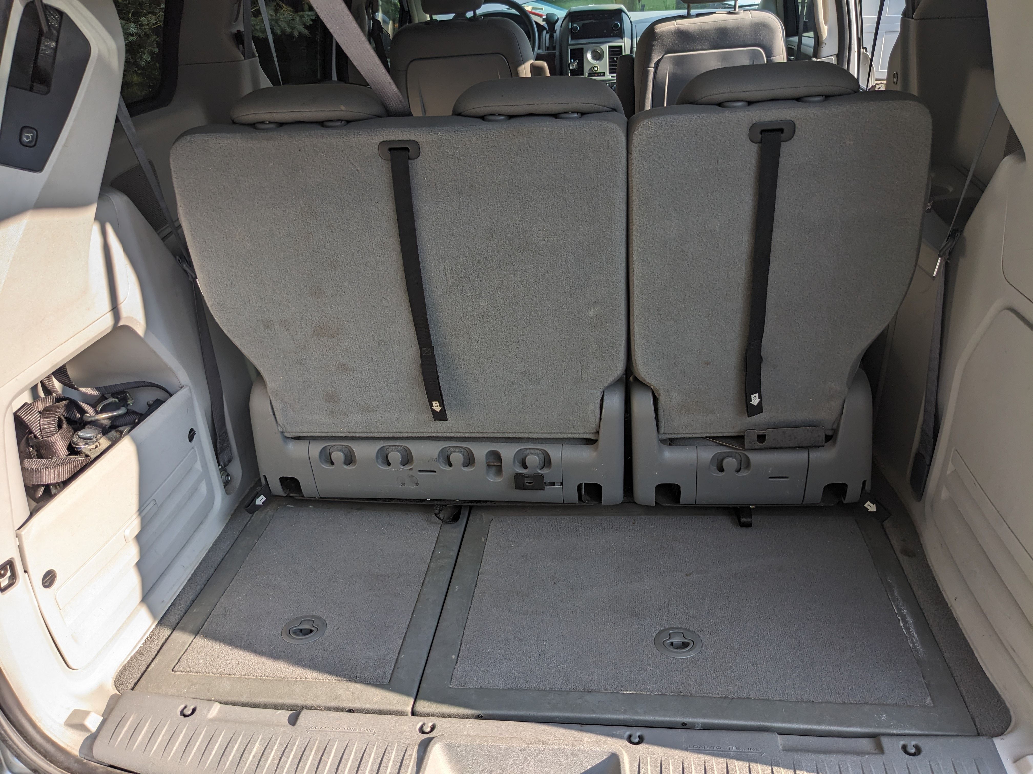 Used 2009 Chrysler Town & Country LX w/ PWR Convenience Group FWD image 8