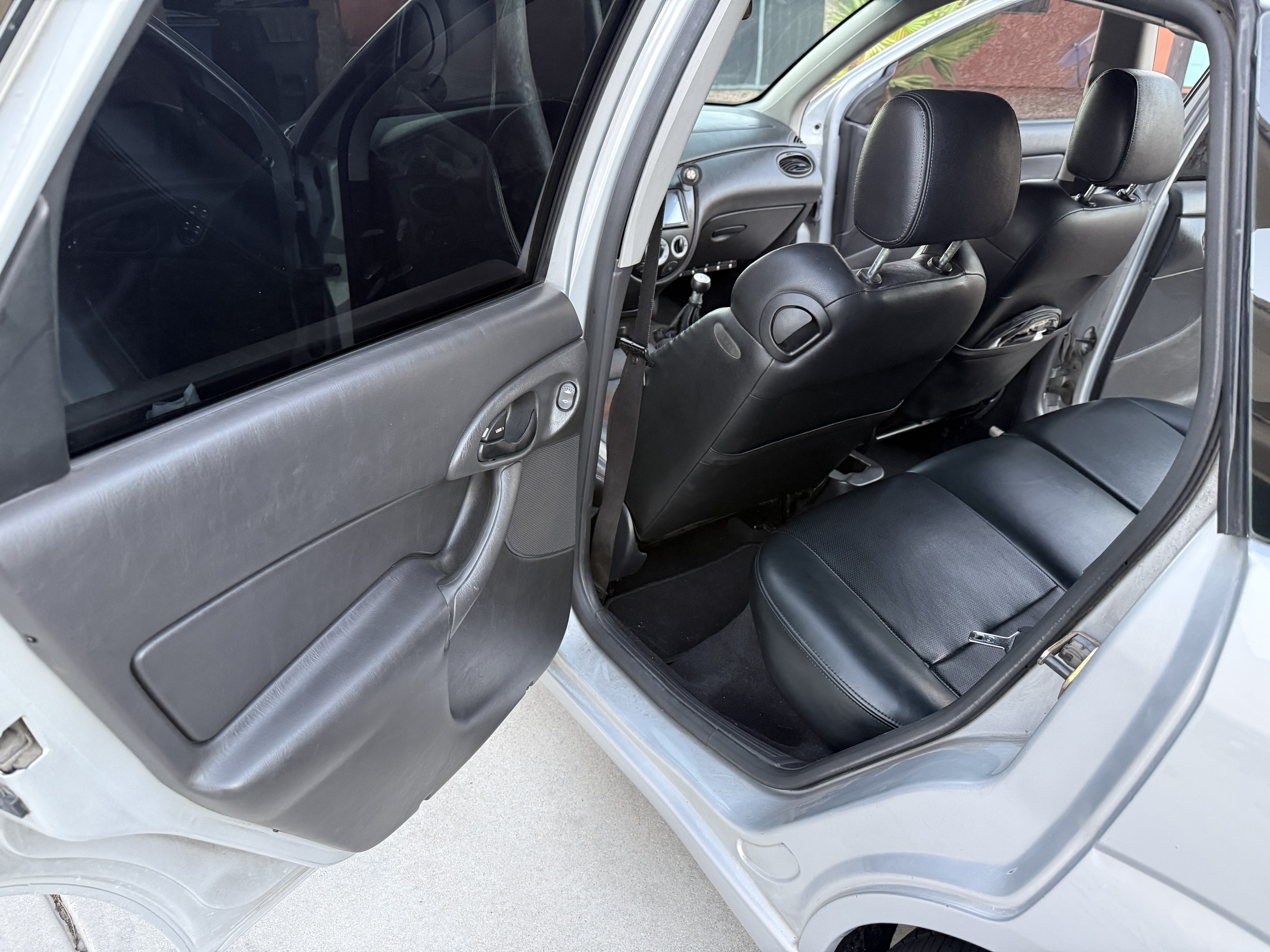 Used 2004 Ford Focus SVT FWD image 16