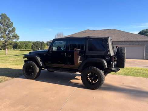 Used 2017 Jeep Wrangler Unlimited Sport w/ Connectivity Group AWD/4WD image 10