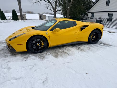 Used 2017 Ferrari 488 Spider image 2