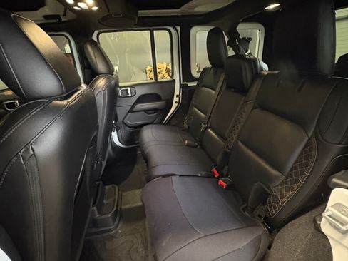 Used 2020 Jeep Wrangler Unlimited Sahara image 13